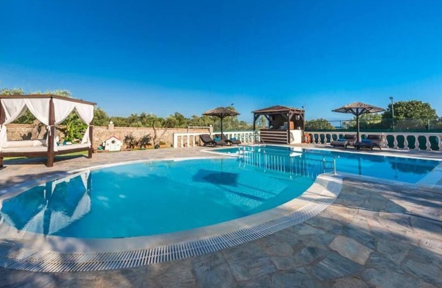 Villa Maxim by Konnect With Private Pool & Tennis Court