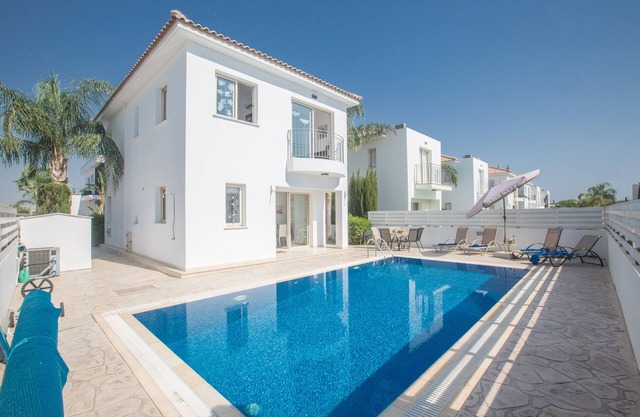 Villa Megan,modern 3bdr Villa,close To The Beach