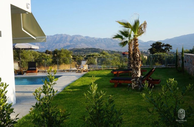 Villa Melas private pool in Kefalas