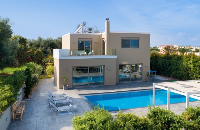 Villa Meliti, a 300 metros de la playa de arena de Kalamaki, a 5 km de la ciudad de Chania