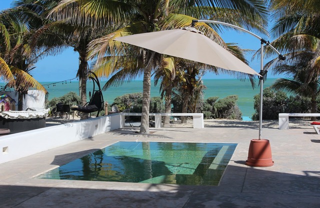 Villa Mercedes 2- Beach front house with all equipment
