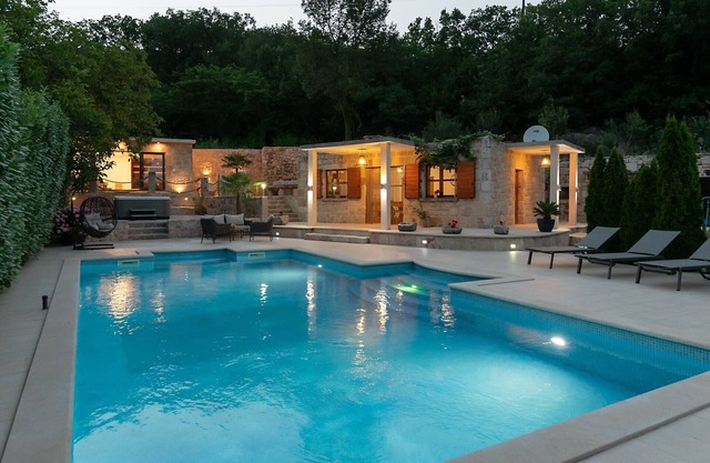 Villa Mia 2 - Six Bedroom Villa with Private Pool