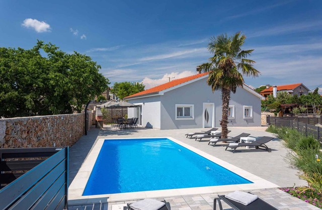 Casa vacacional Mia con piscina en Garica