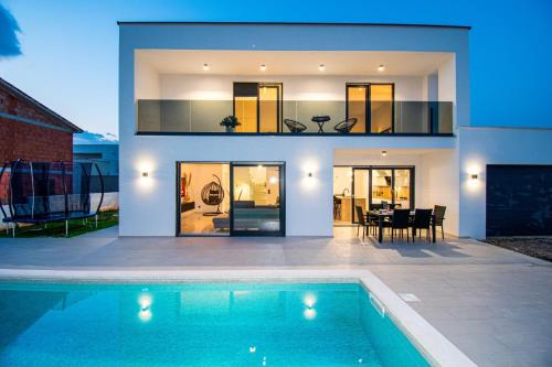 Villa Mina with a private pool in Pula
