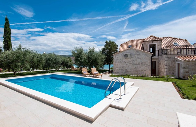 Villa Mirce (71634-K1) - Loviste