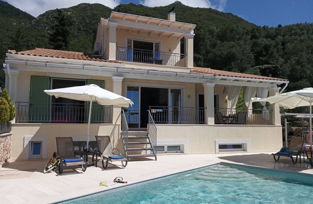 Villa mit Pool und Atemberaubender Aussicht