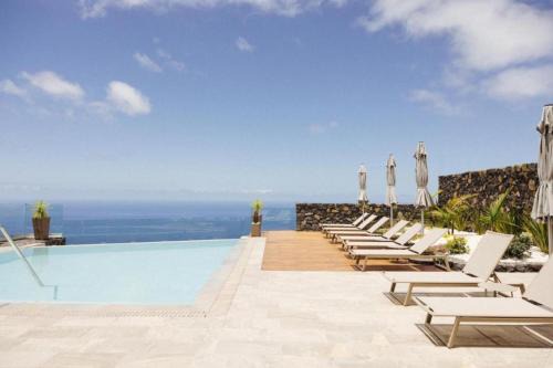 Villa Moderna Vistas al mar y piscina