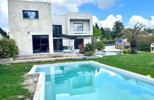 Villa Moderne à 10 Minutes D'avignon Intra Muros ou 20 Minutes Pont DU Gard!