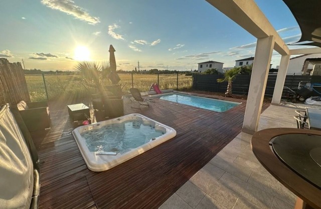 Villa Moderne Avec Piscine et Jacuzzi