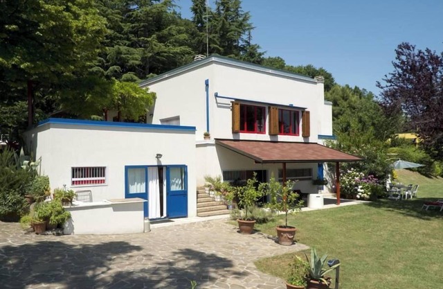 Villa Moni en el corazón del campo de las Marche a un tiro de piedra del mar