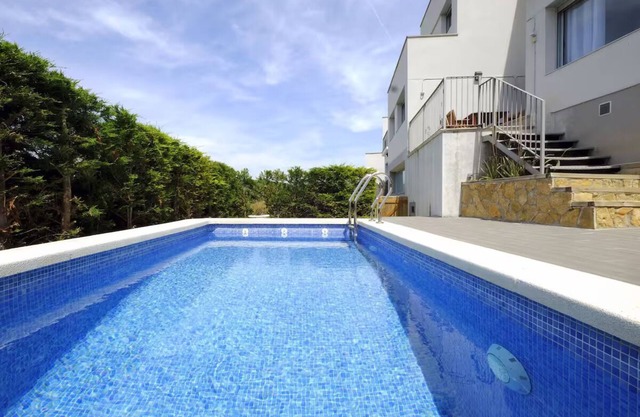 Villa Mont Rodó Sitges con piscina y parking