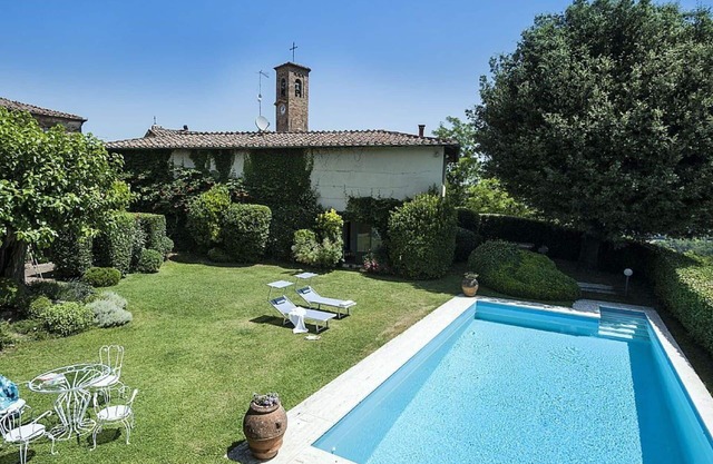 Villa en Montalcinello con 8 habitaciones, capacidad 13