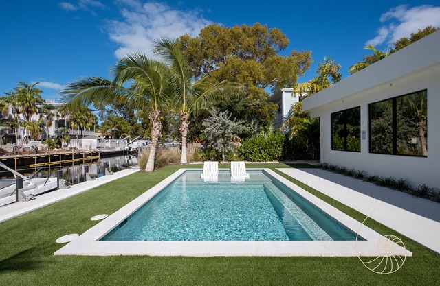 Villa Morada ~ Relaxed Luxury 4 Bedroom Islamorada Home with Pool & Dockage