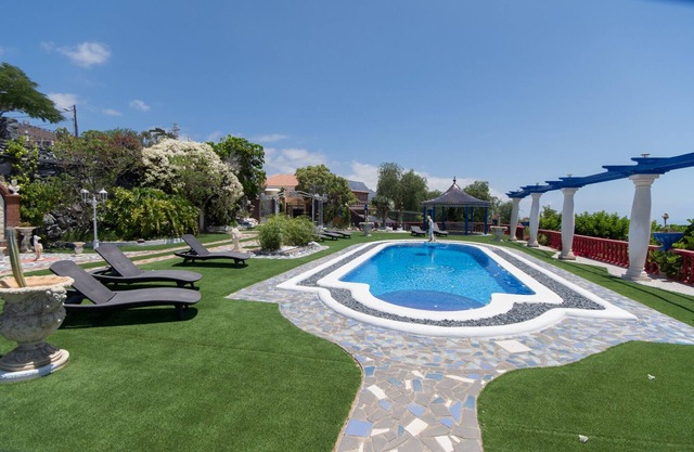 Villa Moradites A. Beautiful 3 Bedroom Villa. Communal Pool. Adeje.
