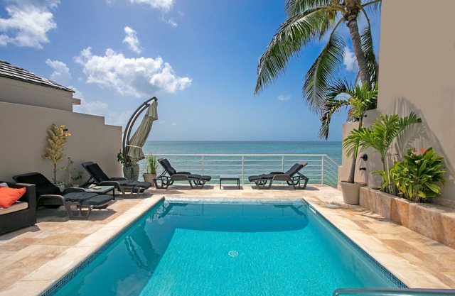 Villa Myles: Beachfront