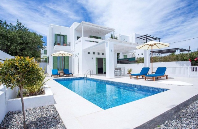Villa Mytikas - Two Bedroom Villa, Sleeps 6