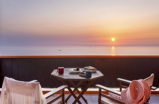 Villa 'Naranja Tajo Villas' con vistas al mar, Wi-Fi y aire acondicionado