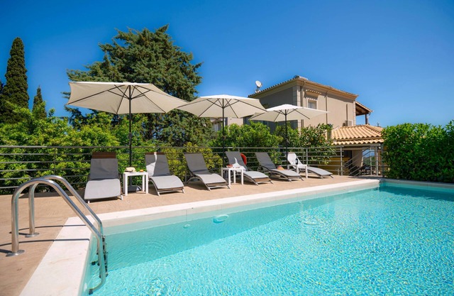 Villa Natilia: Sunny pool, A/C, nice views