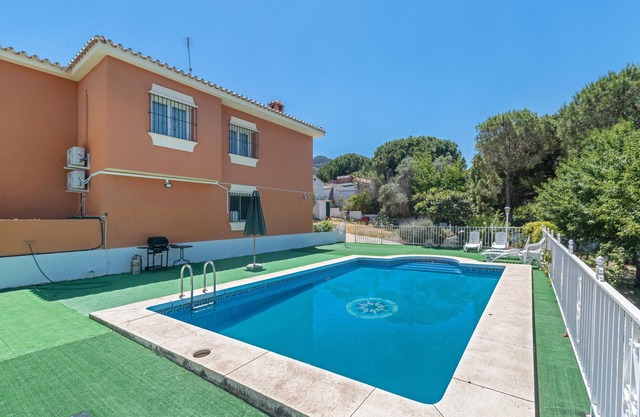Villa 'Nature Pinos De Alhaurin' con vistas a la montaña, Wi-Fi y aire acondicionado