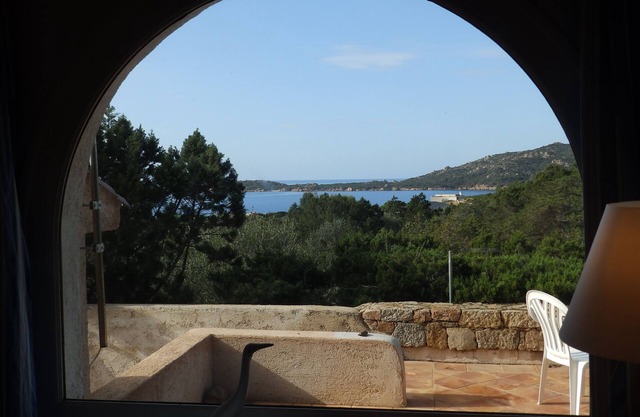 Villa cerca del mar, hermosa vista, dos terrazas.
