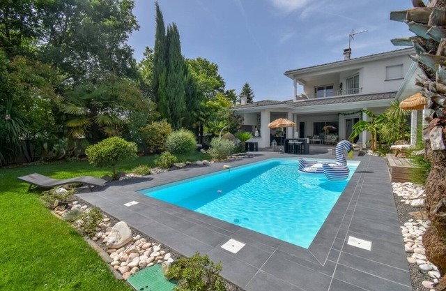 MAGNÍFICA VILLA ENTRE BORDEAUX, LA CUENCA DE ARCACHON y CAP FERRET ....