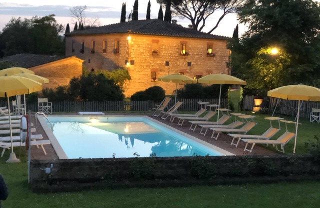 Villa cerca de Siena con aire acondicionado y piscina climatizada.