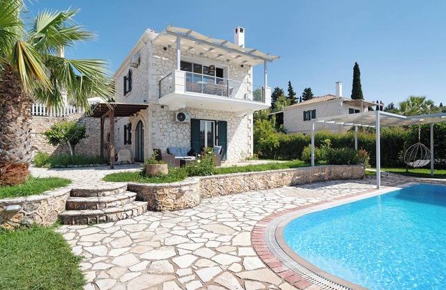 "Villa Nefeli" con vistas al mar, piscina privada y Wi-Fi
