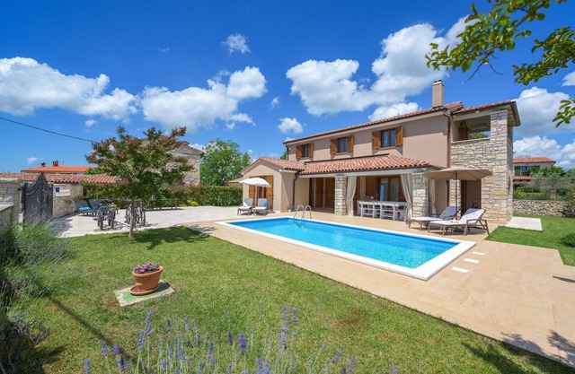 Villa Neo by Villsy in Tinjan