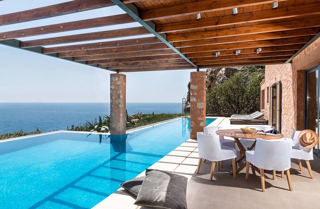 Villa Neptune - Top 20 Villas con grandes piscinas en el Mediterráneo por THE TIMES