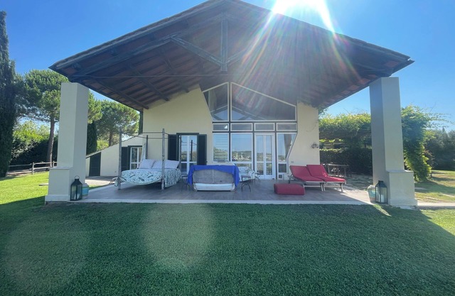 Villa rodeada de vegetación con piscina a diez minutos del mar de Capalbio