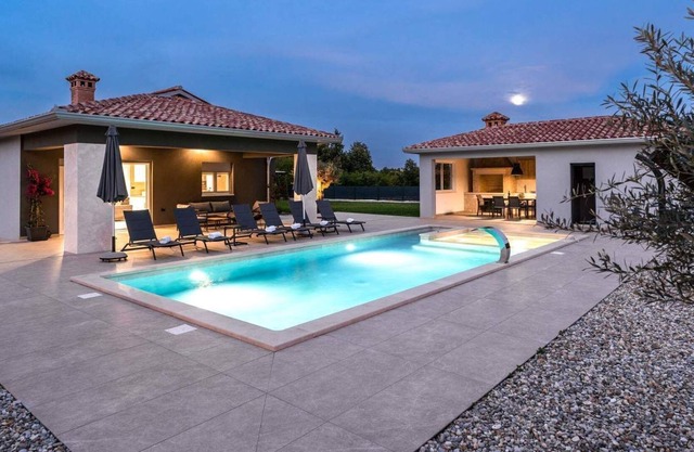 Villa Nia with swimming pool, Labin