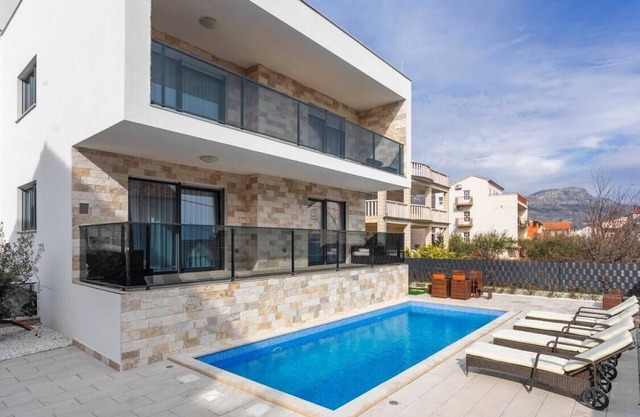 VILLA NICOLINA - PISCINA HEATET - SOL CUBIERTA CON JACUZZI -