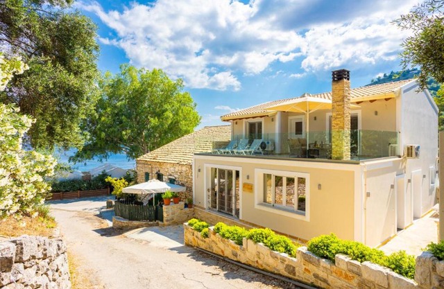 Villa Nikolakis Kerasia, on the beach