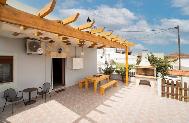 Villa 'Nikolaos' con vistas al mar, Wi-Fi y aire acondicionado