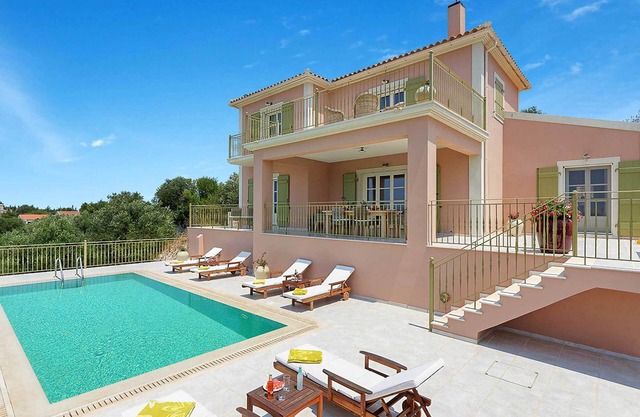 Villa Nikolas: esta espaciosa villa incluye una piscina privada, Wi-Fi y vistas al mar