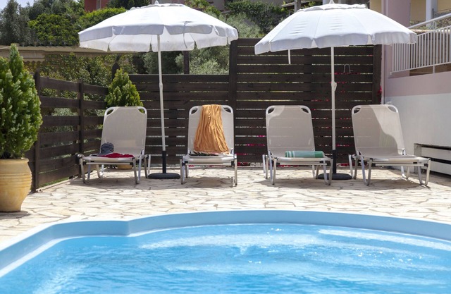 Villa 'Nikoleta' con piscina privada, Wi-Fi y aire acondicionado