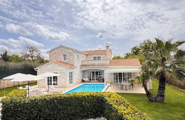 Villa Nina Porec-Baderna-Rakovci, sea view, private pool, 1000m2 plot