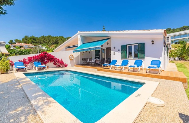 -20% Villa Noelia a 350 metros de la playa, piscina privada, aire acondicionado y WiFi gratis.