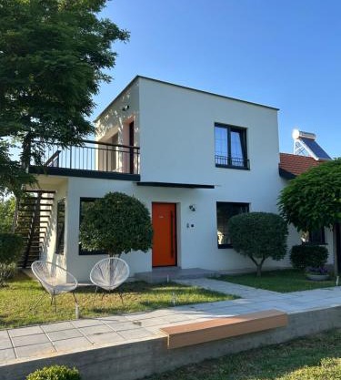 Villa Number 6 - apartment complex