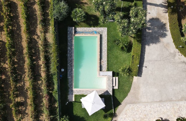 Villa Oasi Della Pace ubicada en Partinico con piscina privada