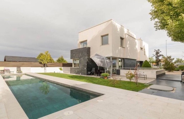 Villa Oasis en Madrid para 6, piscina privada y barbacoa a 20min de la capital