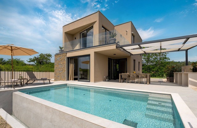 Villa Oasis with Pool