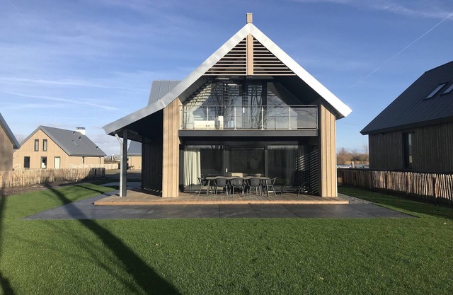 Villa Oesterdam Deluxe | Sleeps 8