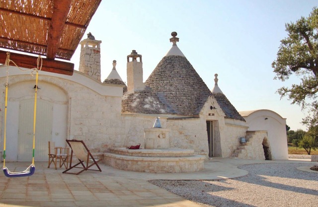 Villa de 4 conos trullo, restaurada una nueva propiedad en grande '. Vista al mar