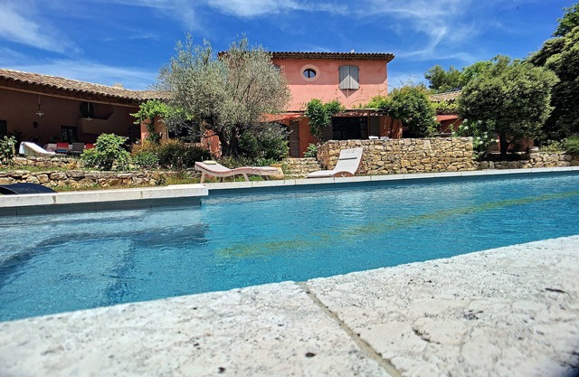Villa de carácter 250m2 de suelo gran piscina tranquila