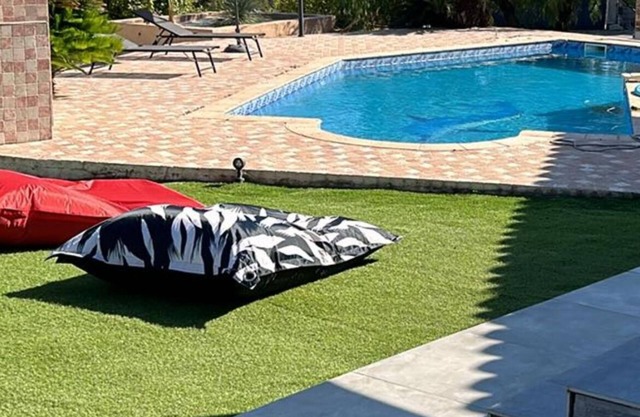 Villa de incluso pie 140m2 en 2000m2 de terreno con piscina