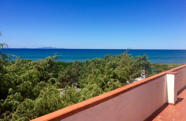 Villa Oleandro. Villa con jardín a 30 metros del mar.