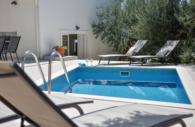 26 ° C Piscina climatizada en casa de nueva construcción cerca de la playa.