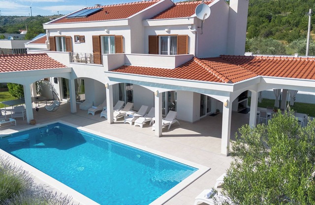 Villa Olivia - Peaceful Family Paradise Near Beach