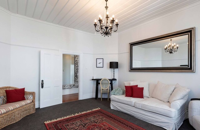 Villa on Courtenay - A short stroll to The CBD